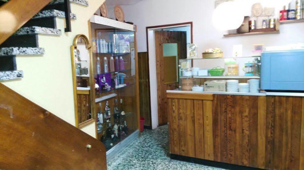 Hostal Creus Росес Екстериор снимка